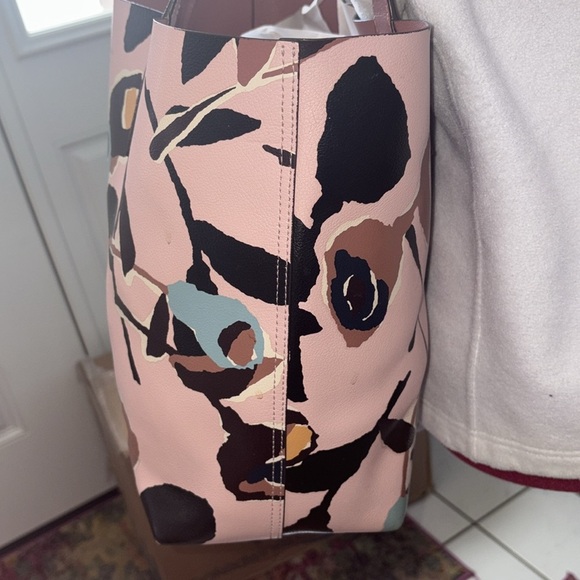 Kate Spade    Tote   Pink, multi color, leather inside and out  abstract floral - Picture 6 of 17